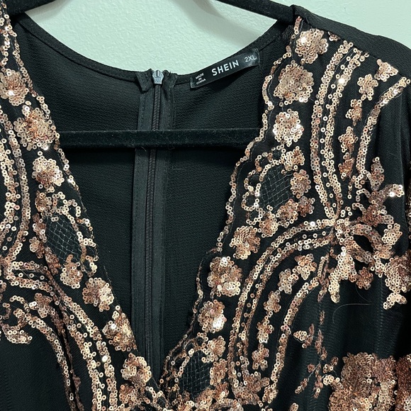 Black dress with gold sequins - Picture 5 of 6